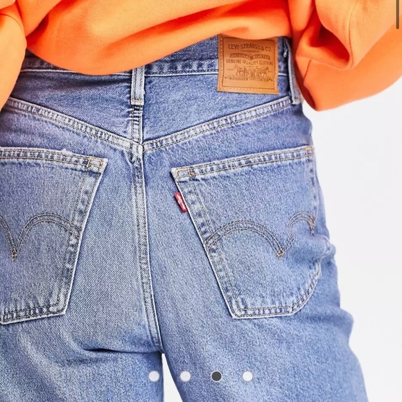 Levi's high loose ripped knee jean in mid wash - Picture 11 of 13